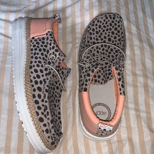 New Rare Hey Dude Wally Cheetah Sz 8 